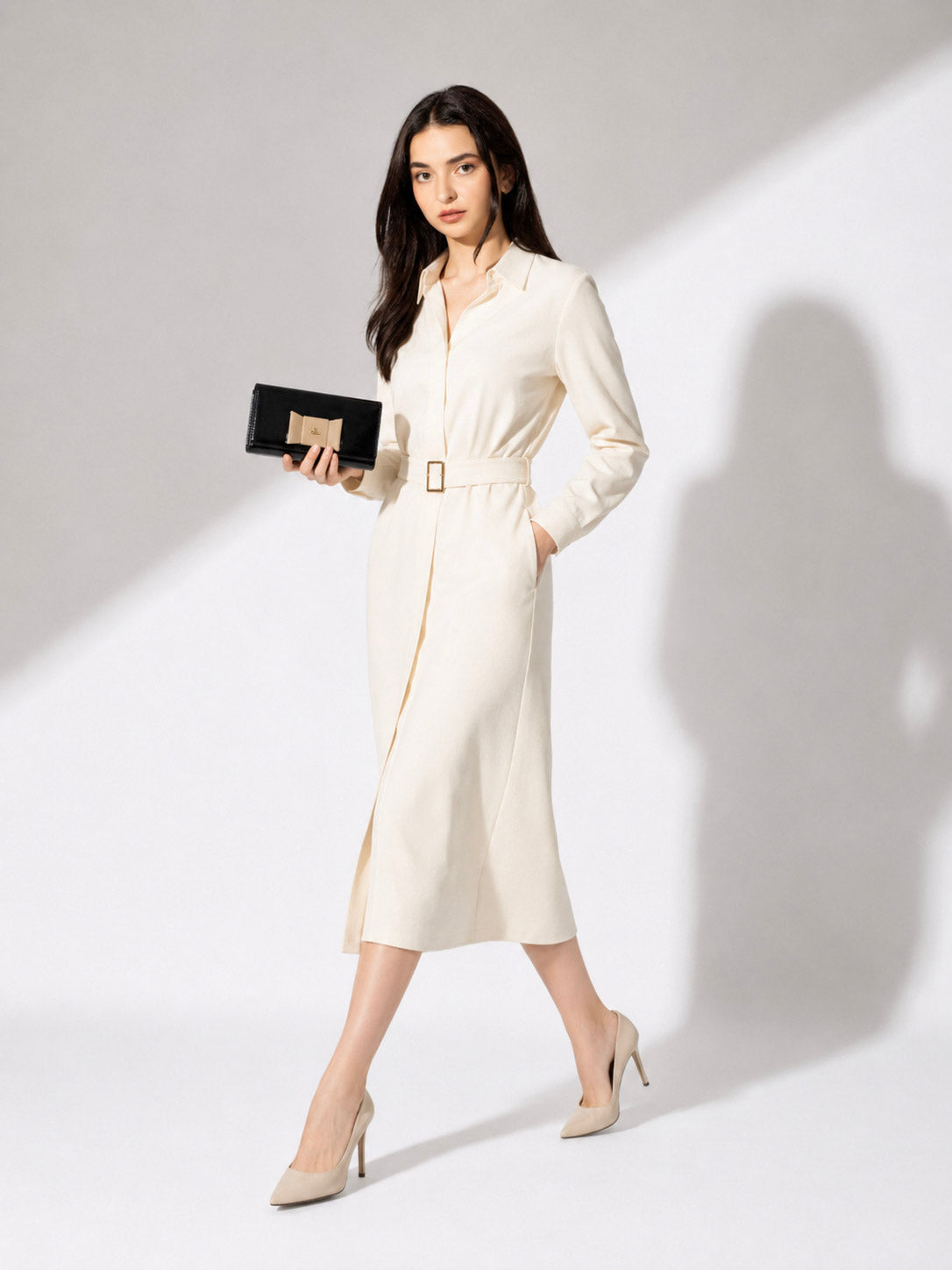 Noir Bow Clasp Patent Clutch